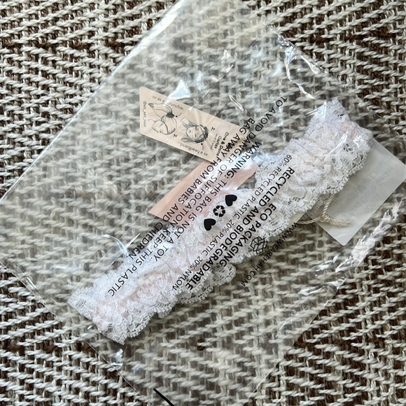 HAH • One and Done Lace Leg Garter (WHITE) - Picture 3 of 4